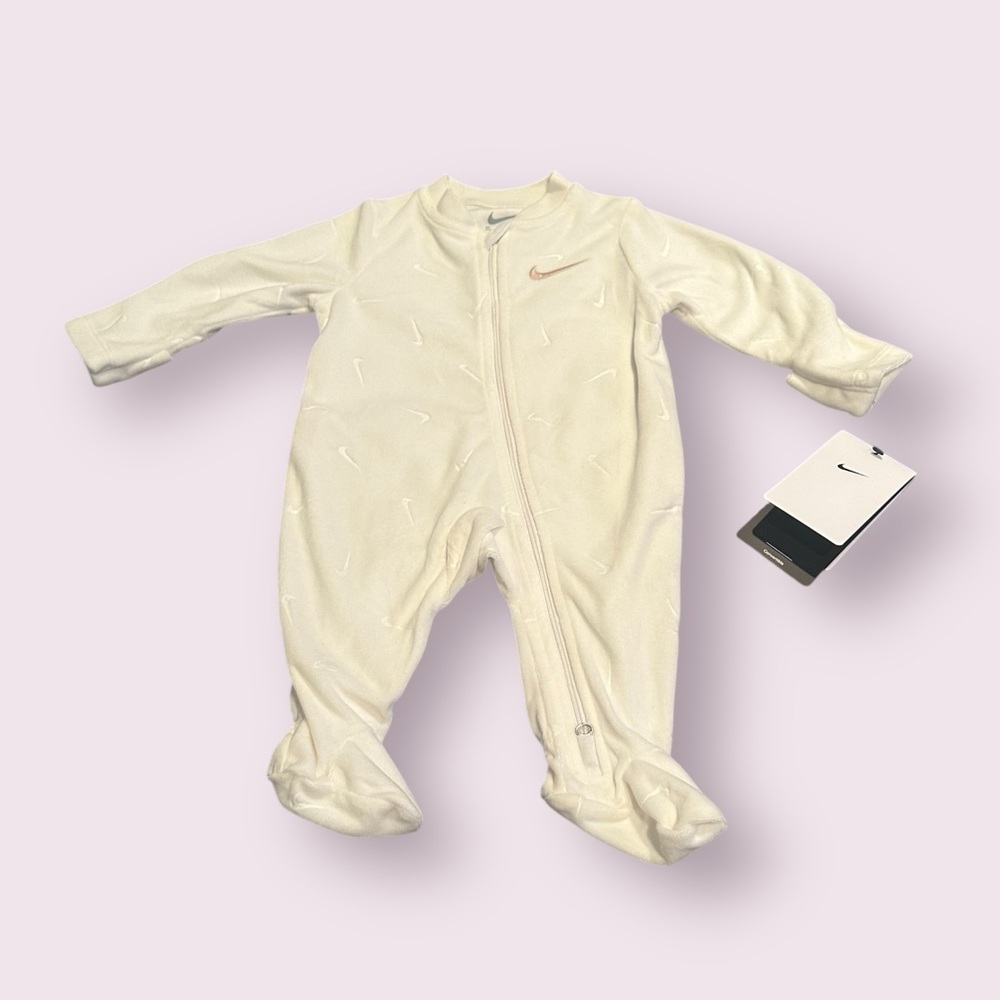 NWT Nike Cream Velour Baby Footie Pajamas Size 3 Months
